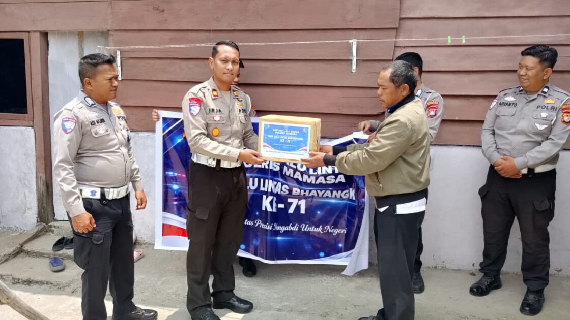 Sambut HUT Polantas ke-71 Sat Lantas Polres Mamasa Gelar Anjangsana Pererat Silaturahmi Bersama Masyarakat 
