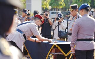 Polda Sulsel Gelar Sertijab Lima Kapolres Jajaran, Kapolda Tekankan Profesionalisme dan Penguatan Kamtibmas