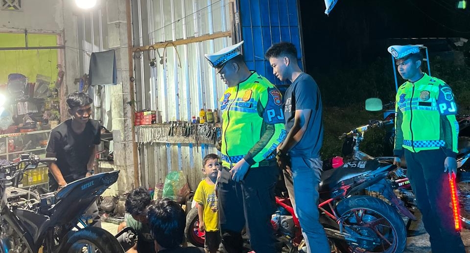 Cerita Polantas Polda Sulbar, Menjaga Malam Panjang, Merawat Rasa Aman