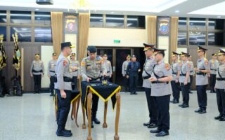 Kapolri Lantik Irjen Pol. Dr. M. Awal Chairuddin sebagai Kapolda Sulsel Gantikan Irjen Pol. Djuhandhani Rahardjo Puro