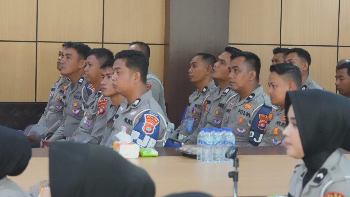 Wujudkan Polisi Bersama Masyarakat, Kapolda Sulbar Tekankan Pelayanan Bersih dan Polantas Humanis