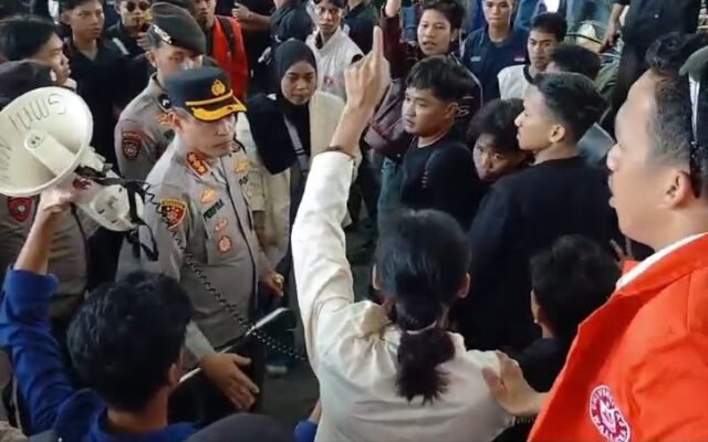 Kabid Humas Polda Sulbar: Polri Kawal Penyampaian Aspirasi di DPRD Provinsi, Kedepankan Pendekatan Humanis dan Dialog